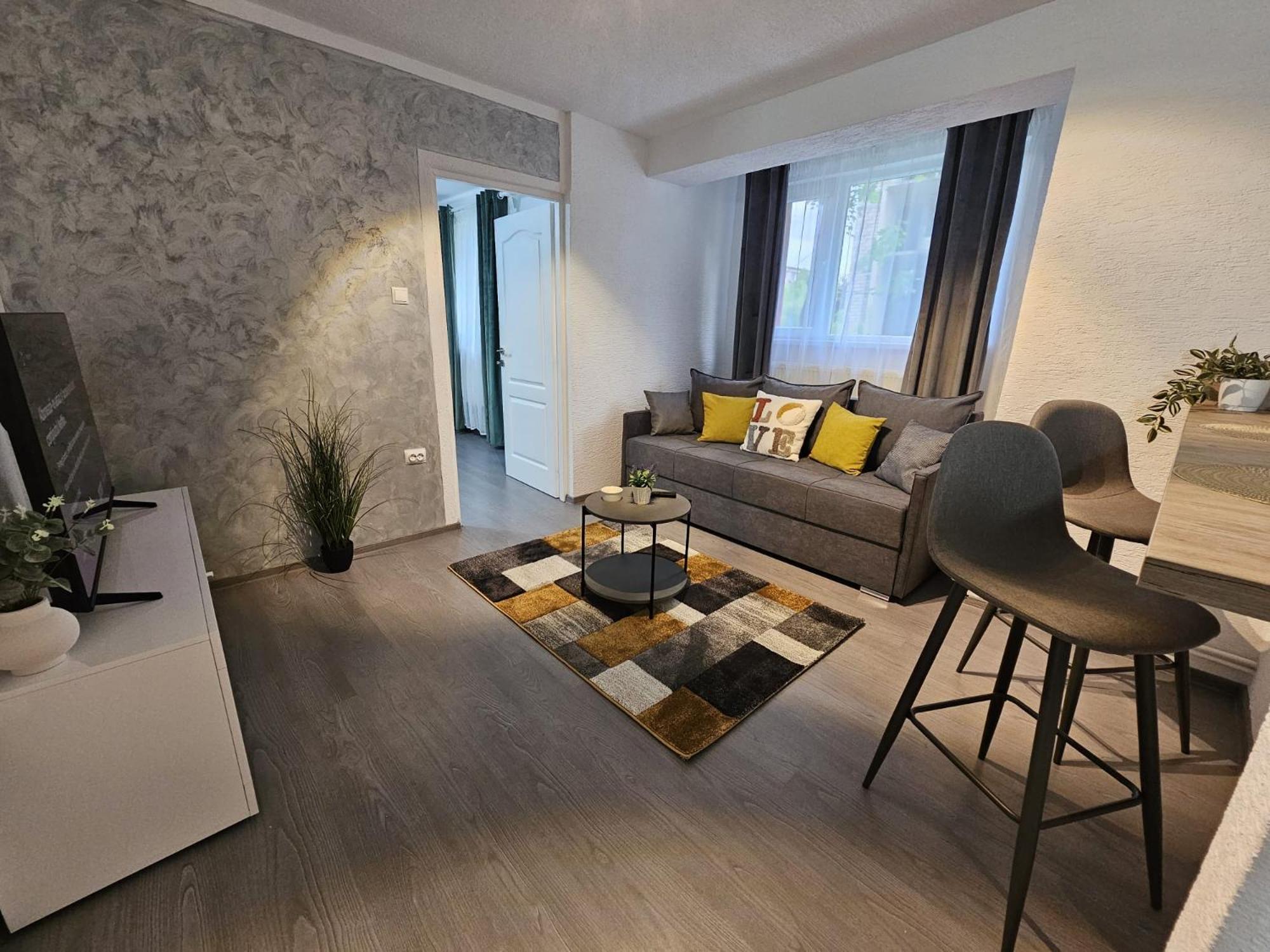 Mona Central Apartment Хунедоара Екстер'єр фото