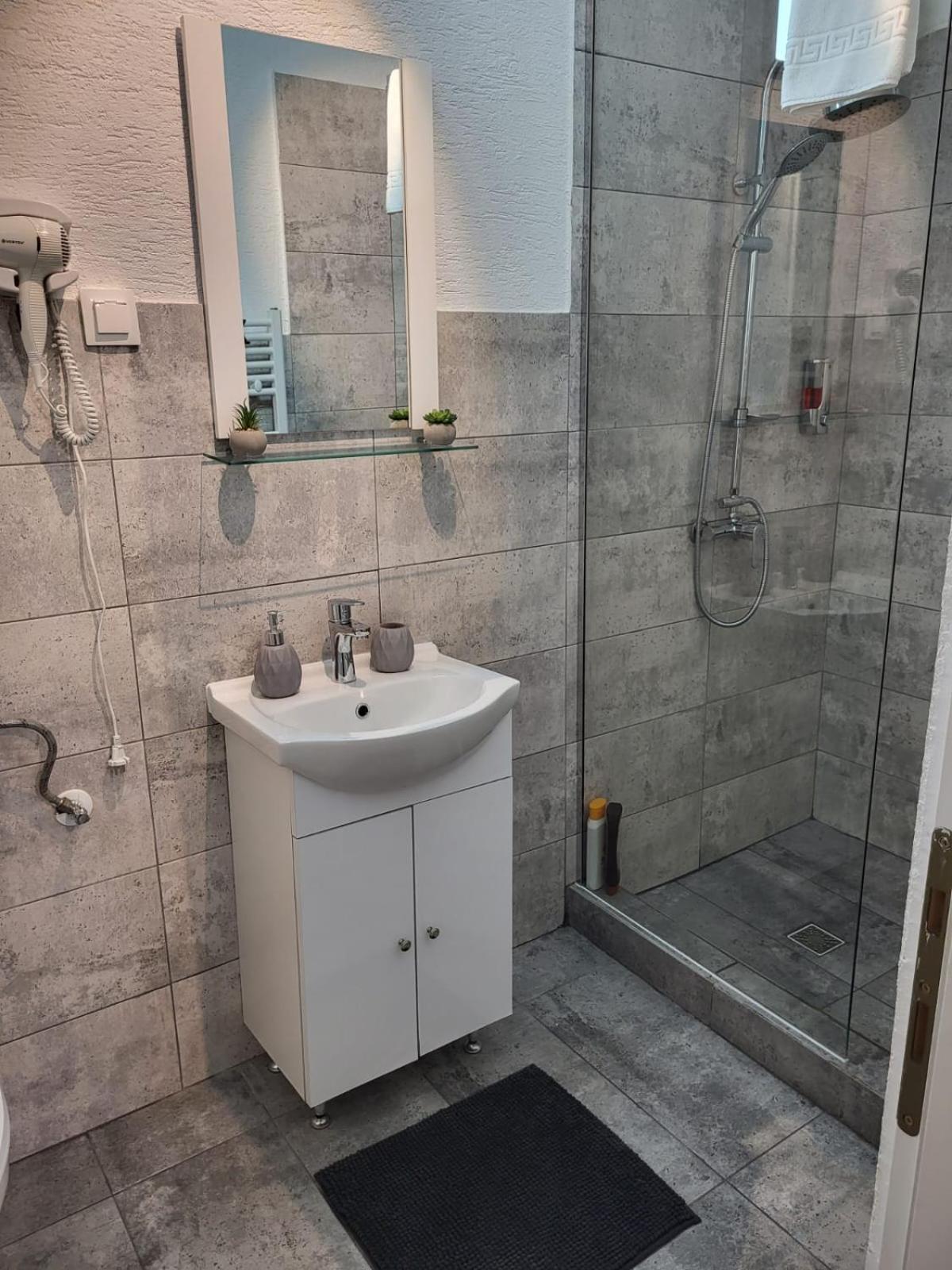 Mona Central Apartment Хунедоара Екстер'єр фото